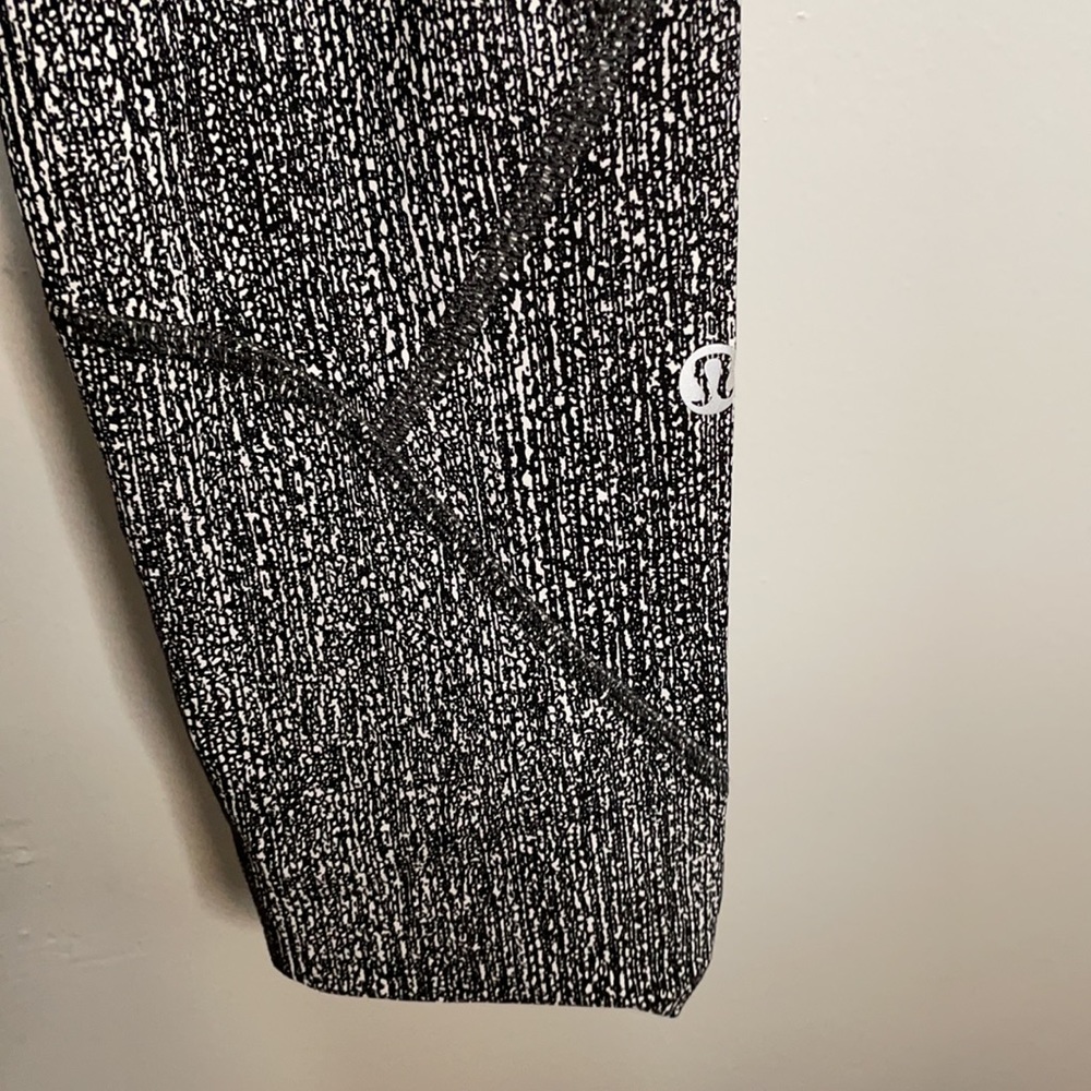 Rare lululemon Black Pattern leggings with Wavy Trim Detail - Picture 6 of 11